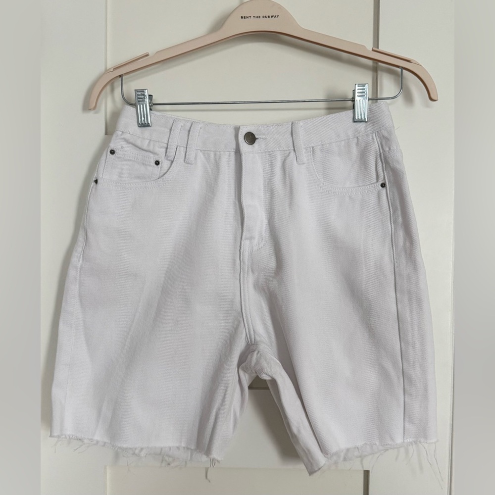 Petal and Pup White Stretch Denim Shorts 6.5” Inseam with Frayed Hem Size 6
